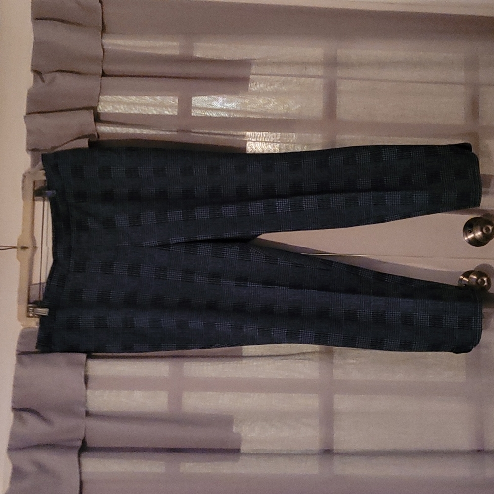 Women's Isaac Mizrahi Size 16 Pull on pant/trouser in Houndstooth